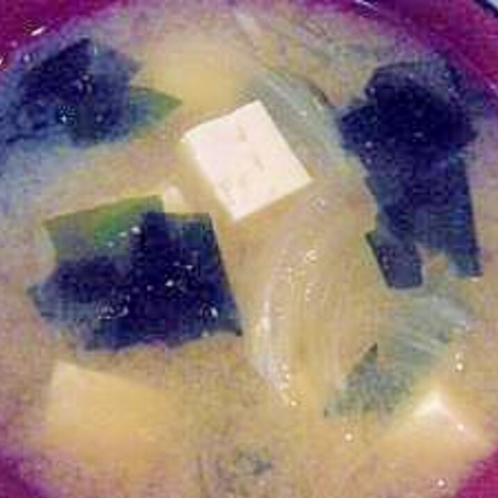 豆腐と玉葱のお味噌汁